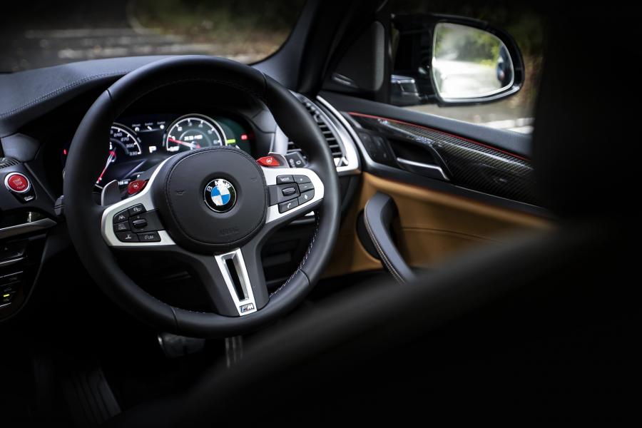 Интерьер BMW X3 M Competition (F97) 2019 года  (JP) (фото 3 из 17)